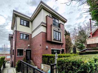 Photo 1: 462 E 5TH Avenue in Vancouver: Mount Pleasant VE Townhouse for sale (Vancouver East)  : MLS®# R2544959