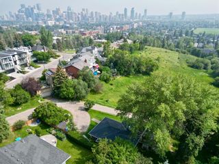 Photo 3: 1231 17 Street NW in Calgary: Hounsfield Heights/Briar Hill Detached for sale : MLS®# A2066856