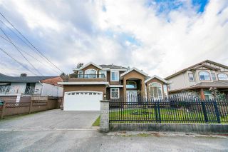 Photo 2: 7905 127 Street in Surrey: West Newton House for sale : MLS®# R2436248
