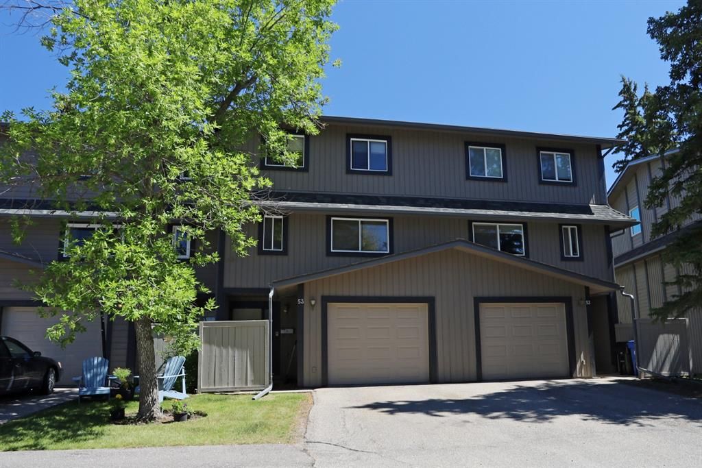 Main Photo: 53 27 Silver Springs Drive NW in Calgary: Silver Springs Row/Townhouse for sale : MLS®# A1240239