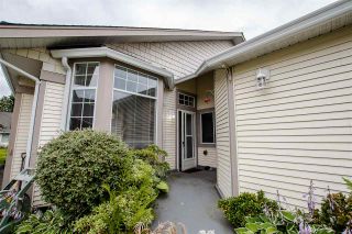 Photo 2: 155 9012 WALNUT GROVE Drive in Langley: Walnut Grove Townhouse for sale in "Queen Ann Green" : MLS®# R2384858