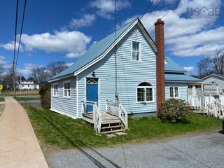 Photo 1: 208 Kitchener Street in Stewiacke: 104-Truro / Bible Hill Residential for sale (Northern Region)  : MLS®# 202213620