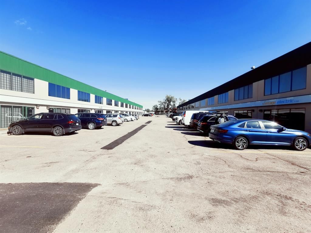 Main Photo: 9 1435 40 Avenue NE in Calgary: McCall Industrial for sale : MLS®# A2101589