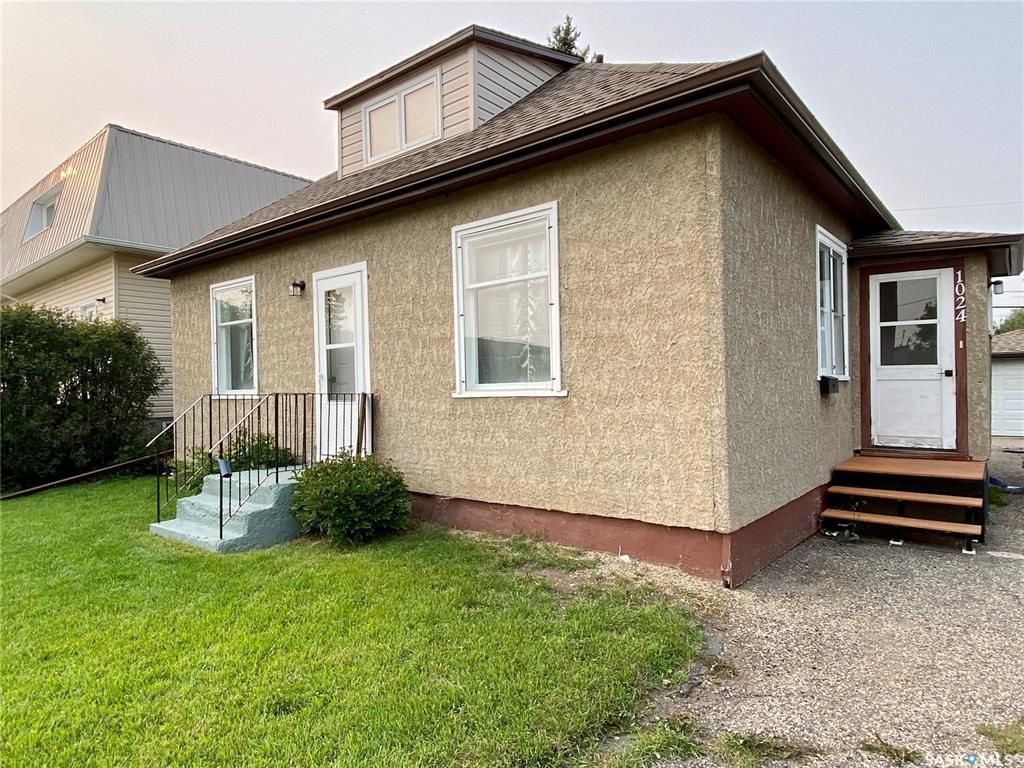 Main Photo: 1024 First Avenue in Esterhazy: Residential for sale : MLS®# SK944182