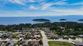 Photo 5: 6349 BAILLIE Road in Sechelt: Sechelt District House for sale in "ORACLE HEIGHTS" (Sunshine Coast)  : MLS®# R2772730