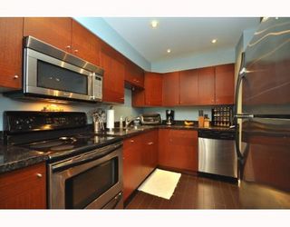 Photo 6: 214 621 E 6TH Avenue in Vancouver: Mount Pleasant VE Condo for sale in "FAIRMONT PLACE" (Vancouver East)  : MLS®# V763721