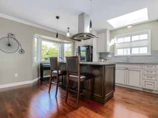 Photo 10: 2322 MARINE Drive in West Vancouver: Dundarave 1/2 Duplex for sale : MLS®# R2074958