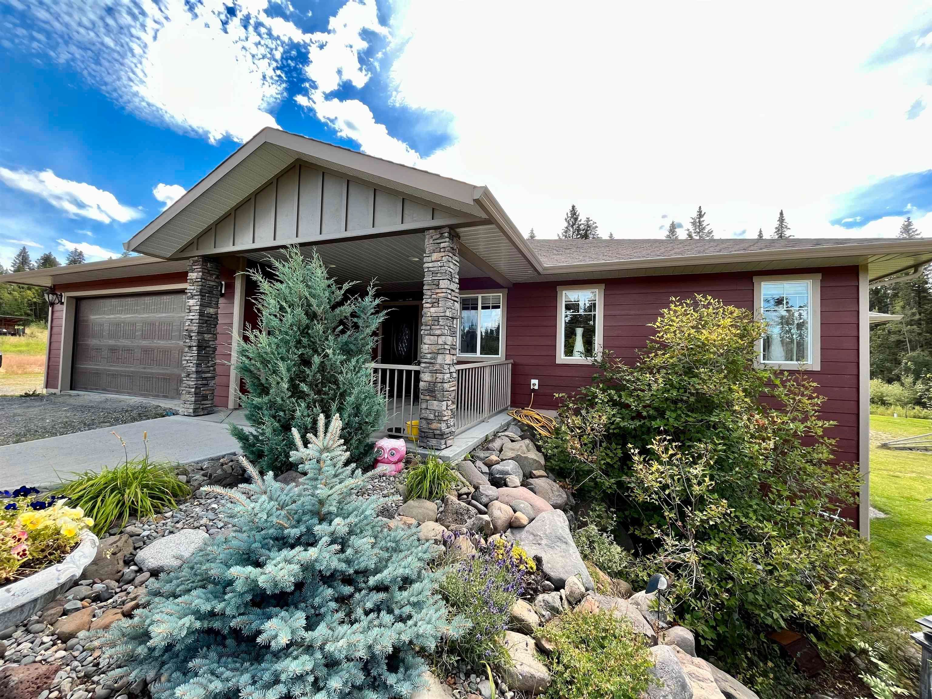 Main Photo: 3130 PIGEON Avenue: 150 Mile House House for sale (Williams Lake)  : MLS®# R2759648