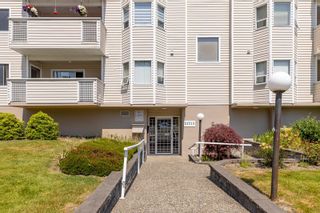 Photo 3: 102 22213 SELKIRK Avenue in Maple Ridge: West Central Condo for sale in "Cambridge House" : MLS®# R2781731