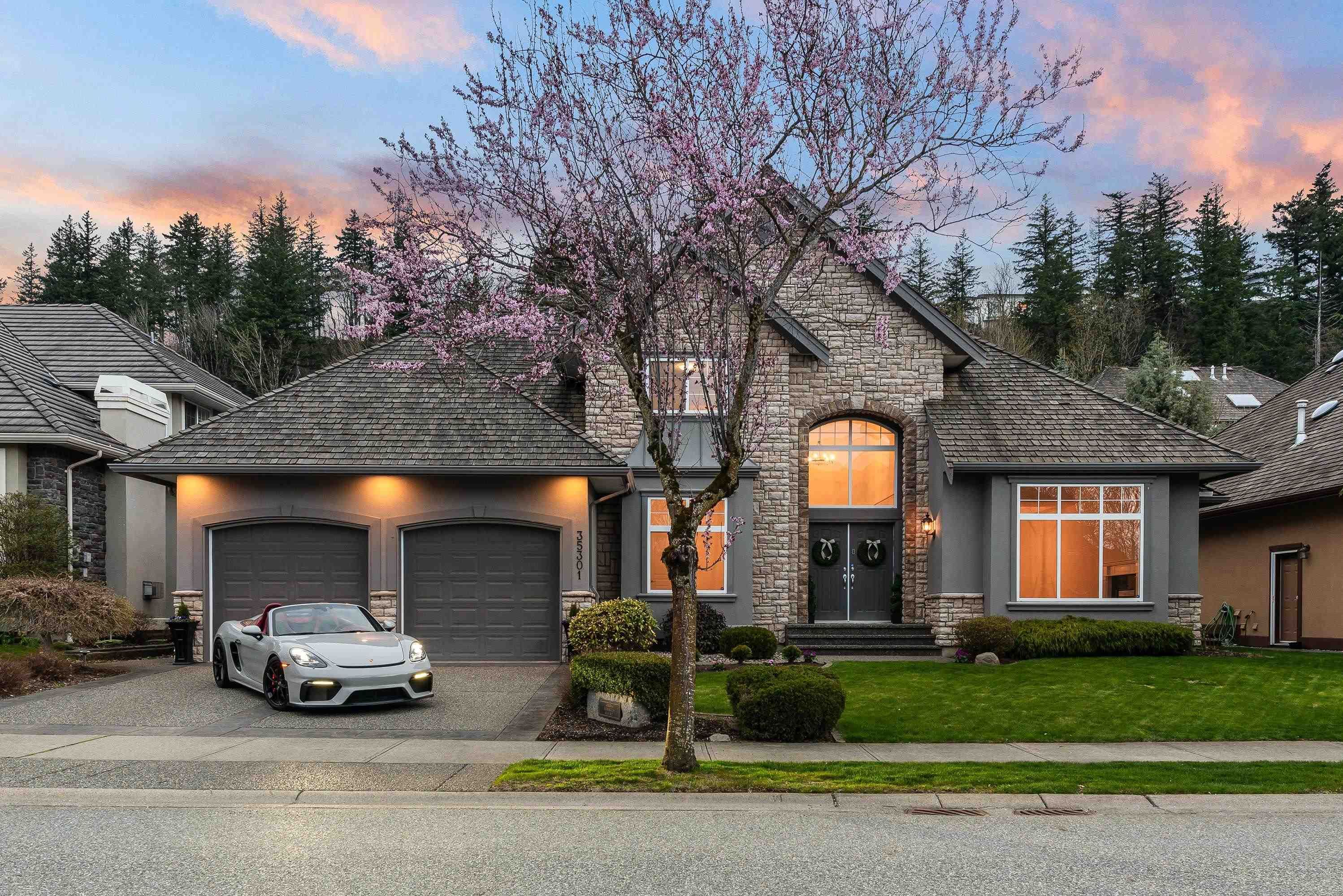 Main Photo: 35301 HIBISCUS Court in Abbotsford: Abbotsford East House for sale : MLS®# R2680386