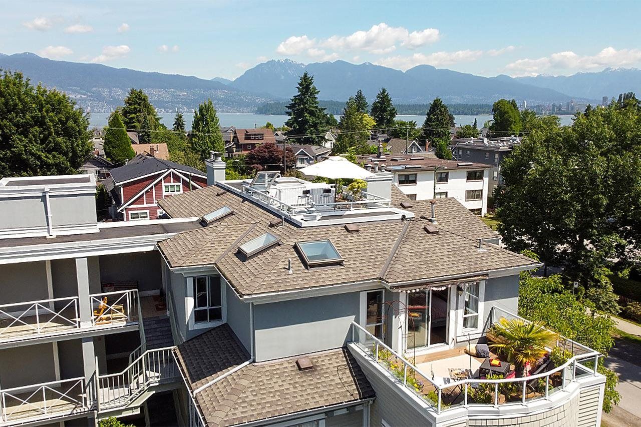 Main Photo: PH3 3220 W 4TH Avenue in Vancouver: Kitsilano Condo for sale in "Point Grey Estates" (Vancouver West)  : MLS®# R2595586