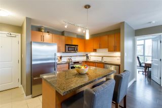 Photo 4: 902 2225 HOLDOM Avenue in Burnaby: Central BN Condo for sale in "Legacy Towers" (Burnaby North)  : MLS®# R2463125