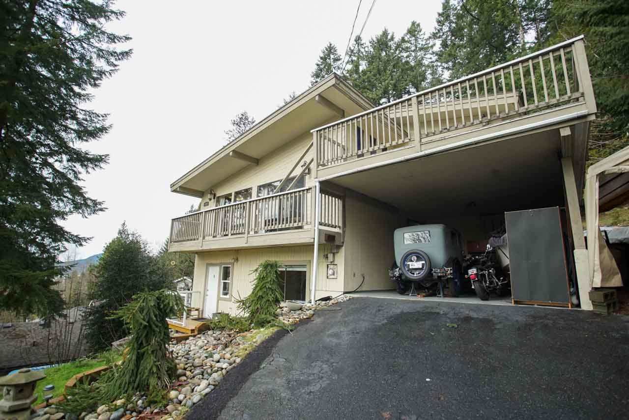 Main Photo: 26 DOWDING Road in Port Moody: North Shore Pt Moody House for sale : MLS®# R2031900