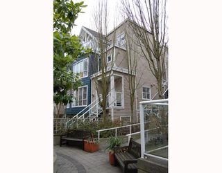 Photo 1: 25 788 W 15TH Avenue in Vancouver: Fairview VW Townhouse for sale in "16 WILLOWS" (Vancouver West)  : MLS®# V756826