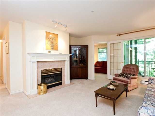 Photo 2: Photos: 205 1144 STRATHAVEN Drive in North Vancouver: Northlands Condo for sale in "STRATHAVEN" : MLS®# V905686