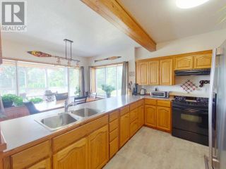 Photo 4: 8075 CENTENNIAL DRIVE in Powell River: House for sale : MLS®# 17756
