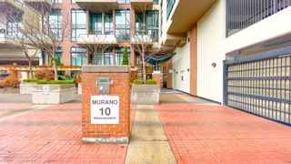 Photo 2: 518 10 RENAISSANCE Square in New Westminster: Quay Condo for sale in "Murano Lofts" : MLS®# R2741745