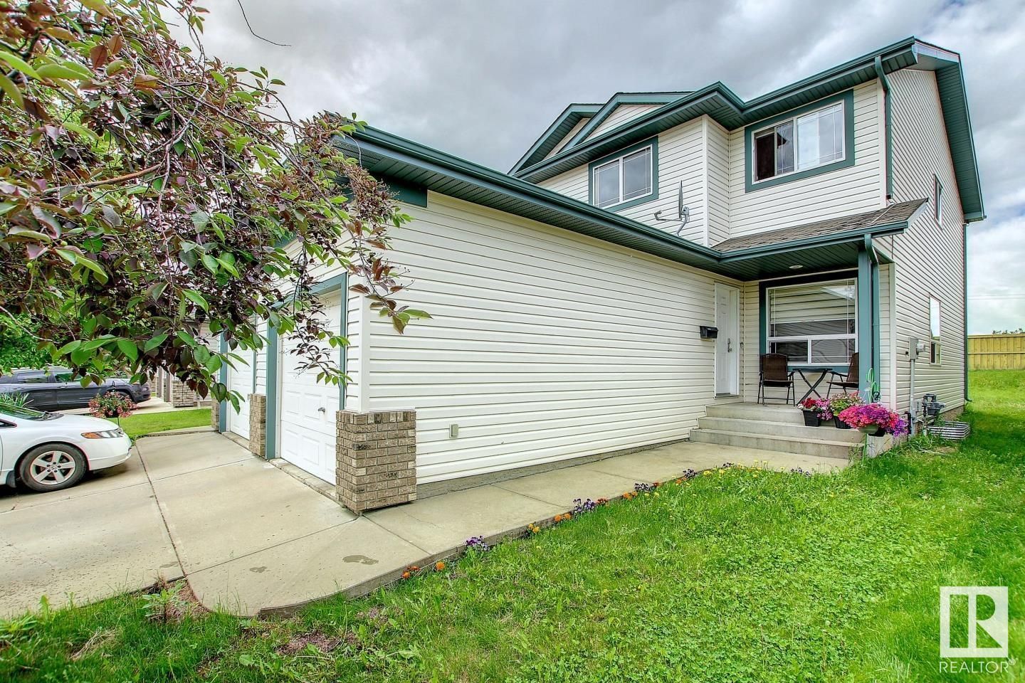 Main Photo: 15716 141 Street in Edmonton: Zone 27 House Half Duplex for sale : MLS®# E4301604