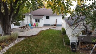Photo 3: 199 Lumber Avenue in Steinbach: R16 Residential for sale : MLS®# 202024427