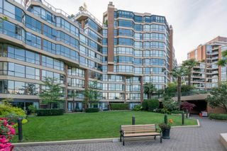 Photo 3: 209 1470 PENNYFARTHING Drive in Vancouver: False Creek Condo for sale in "HARBOUR COVE" (Vancouver West)  : MLS®# R2268174