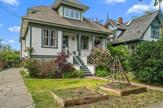Main Photo: 2538 Fernwood Rd in Victoria: Vi Oaklands House for sale : MLS®# 964345
