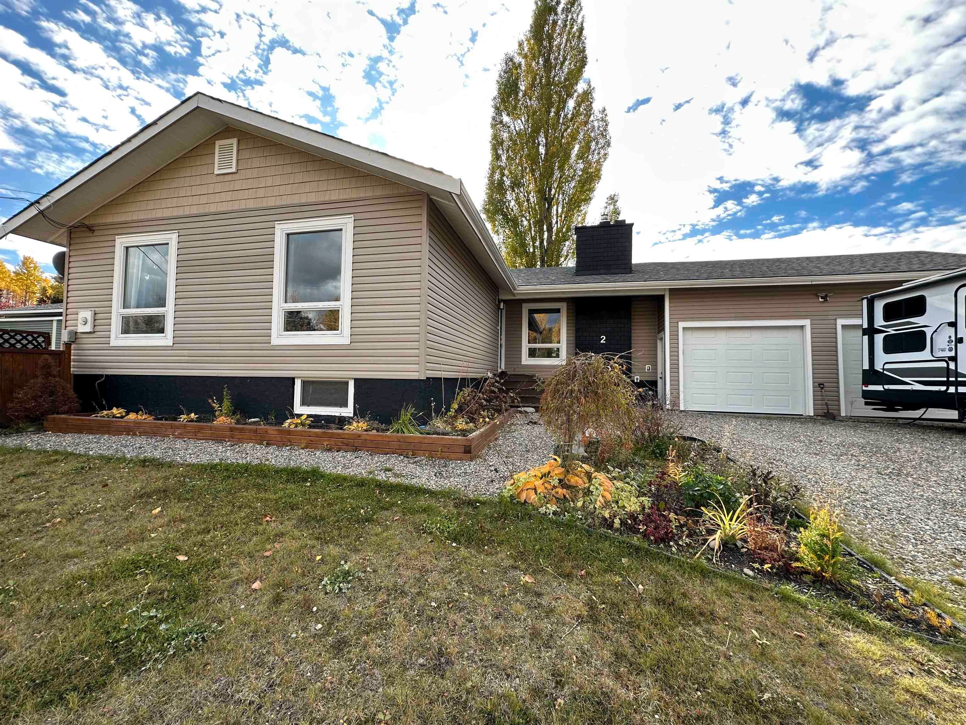 Main Photo: 2 PINE Crescent in Mackenzie: Mackenzie -Town House for sale : MLS®# R2821586