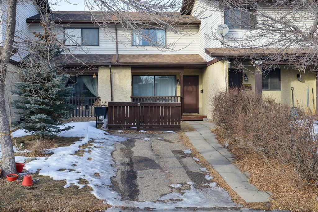 Main Photo: 34 Ranchlands Place NW in Calgary: Ranchlands Row/Townhouse for sale : MLS®# A2020084