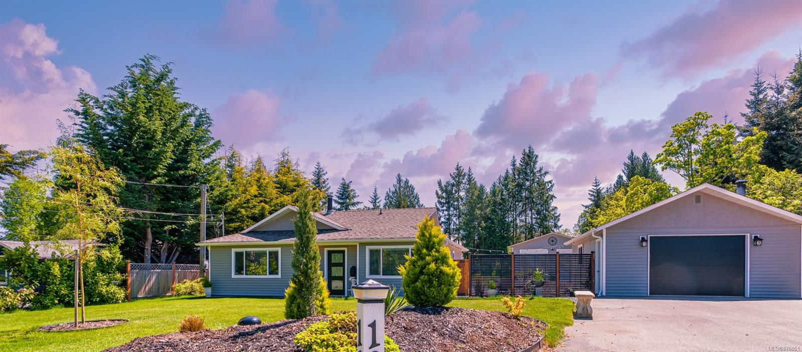 Main Photo: 1228 Sunrise Dr in French Creek: PQ French Creek House for sale (Parksville/Qualicum)  : MLS®# 876051