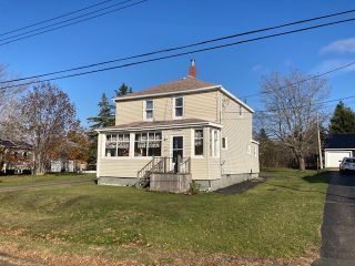 Photo 2: 15 Lorne Street in Springhill: 102S-South Of Hwy 104, Parrsboro and area Residential for sale (Northern Region)  : MLS®# 202023159