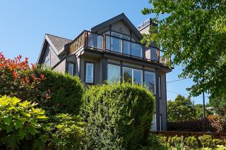 Photo 2: 3284 W 1ST Avenue in Vancouver: Kitsilano 1/2 Duplex for sale (Vancouver West)  : MLS®# R2732798