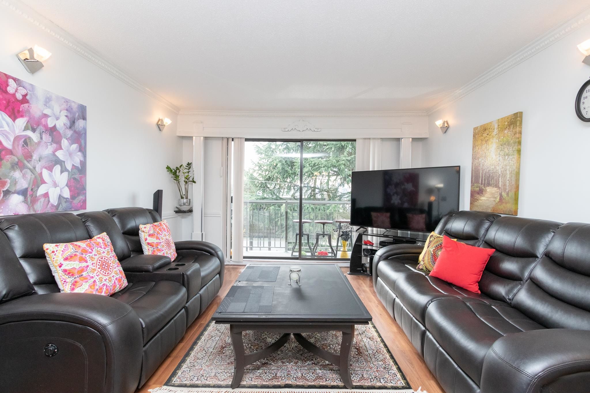 Main Photo: 204 275 W 2ND Street in North Vancouver: Lower Lonsdale Condo for sale : MLS®# R2752429