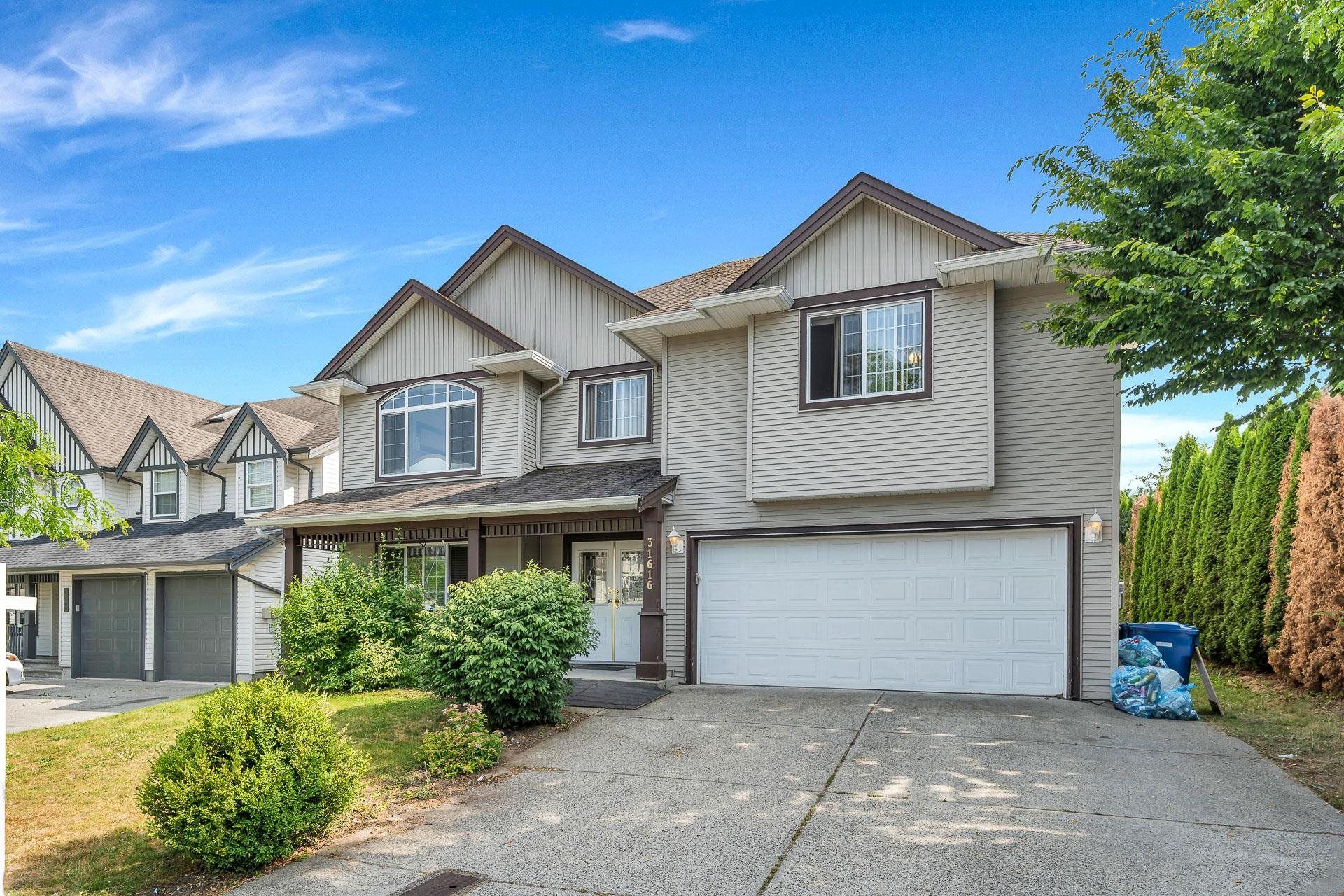 Main Photo: 31616 PINNACLE Place in Abbotsford: Abbotsford West House for sale : MLS®# R2794115