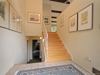 Photo 2: 4493 Emily Carr Dr in VICTORIA: SE Broadmead House for sale (Saanich East)  : MLS®# 809637
