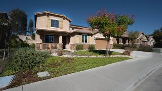Photo 1: 23382 Platinum Ct in Wildomar: Residential for sale : MLS®# 220027165SD