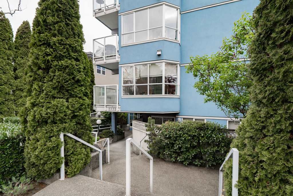 Main Photo: 204 2333 ETON Street in Vancouver: Hastings Condo for sale in "ETON STREET" (Vancouver East)  : MLS®# R2364464