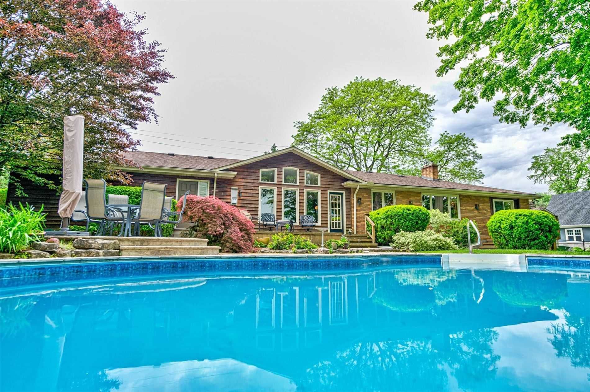 Main Photo: 795 Montgomery Drive in Hamilton: Ancaster House (Bungalow) for sale : MLS®# X5645590