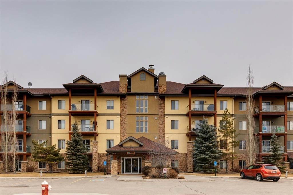 Main Photo: 4210 92 Crystal Shores Road: Okotoks Apartment for sale : MLS®# A1198831