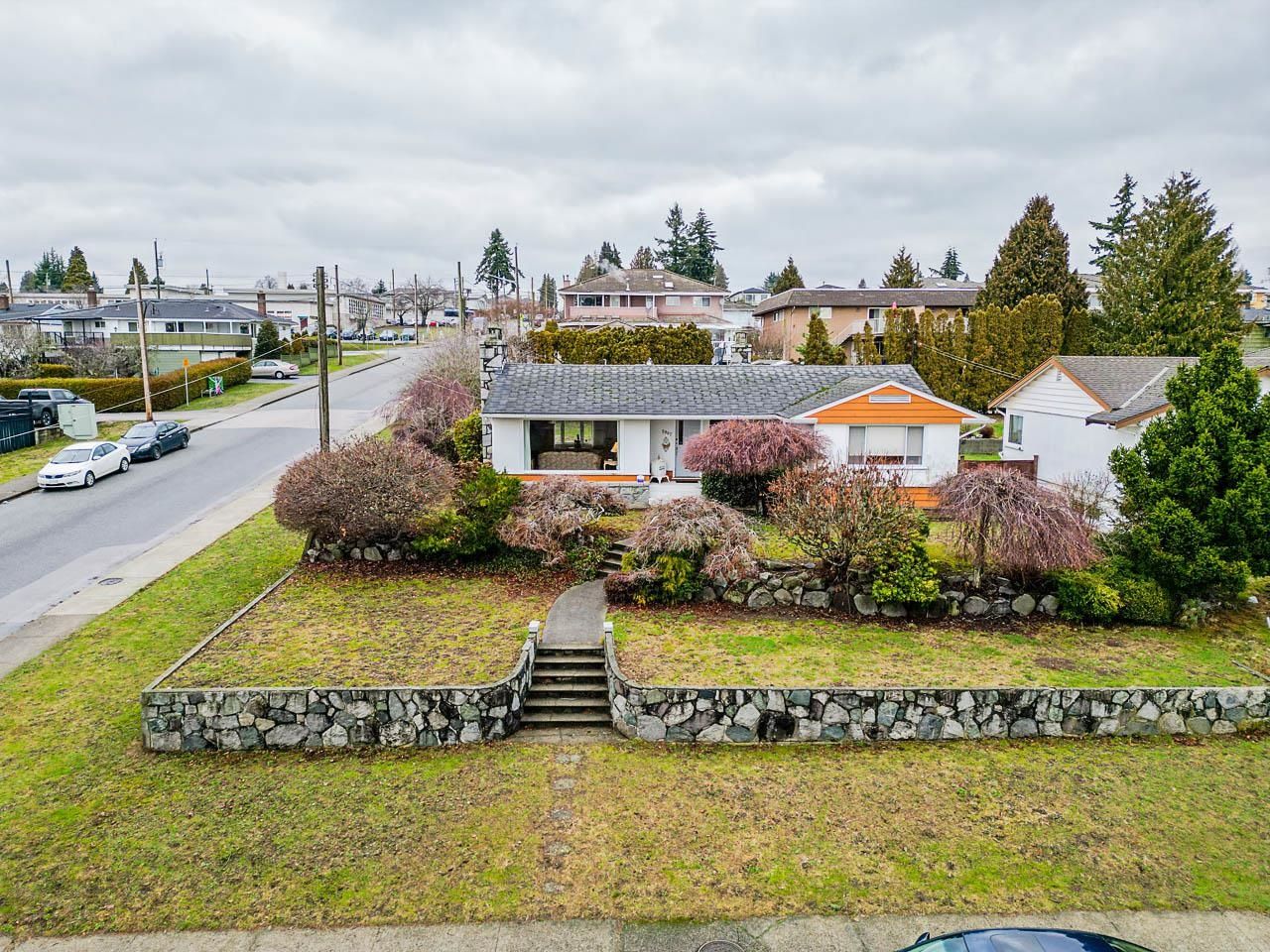 Main Photo: 5907 MCKEE Street in Burnaby: South Slope House for sale in "South Slope" (Burnaby South)  : MLS®# R2749884