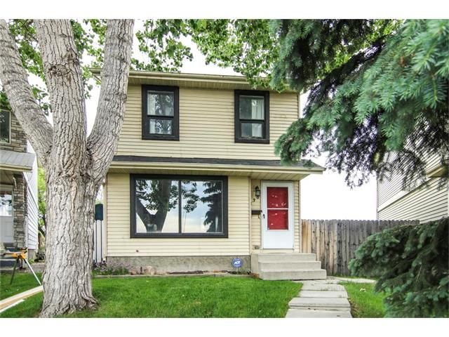 Main Photo: 138 ERIN RIDGE Road SE in Calgary: Erin Woods House for sale : MLS®# C4085060