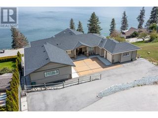 Main Photo: 6372 Topham Place in Peachland: House for sale : MLS®# 10313318
