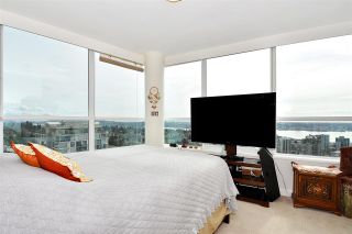 Photo 2: 2002 125 E 14 Street in North Vancouver: Central Lonsdale Condo for sale in "CENTREVIEW" : MLS®# R2366804