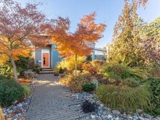 Photo 2: 149 HARVEY Street in New Westminster: The Heights NW House for sale : MLS®# R2739395