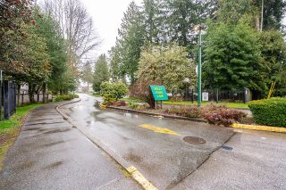 Photo 1: 14841 HOLLY PARK Lane in Surrey: Guildford Townhouse for sale in "Holly Park Lane" (North Surrey)  : MLS®# R2766349