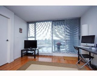 Photo 4: 1803 131 REGIMENT Square in Vancouver: Downtown VW Condo for sale (Vancouver West)  : MLS®# V779934