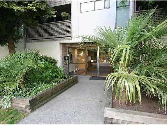 Main Photo: 204 423 AGNES Street in New Westminster: Downtown NW Condo for sale in "THE RIDGEVIEW" : MLS®# V1072443