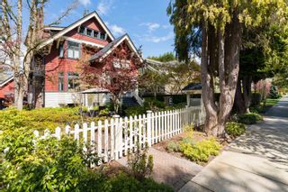 Photo 2: 1975 W 15TH Avenue in Vancouver: Kitsilano Townhouse for sale in "MACKEN HOUSE" (Vancouver West)  : MLS®# R2688500