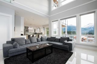Photo 1: 2950 STRANGWAY Place in Squamish: University Highlands House for sale in "University Heights" : MLS®# R2528845