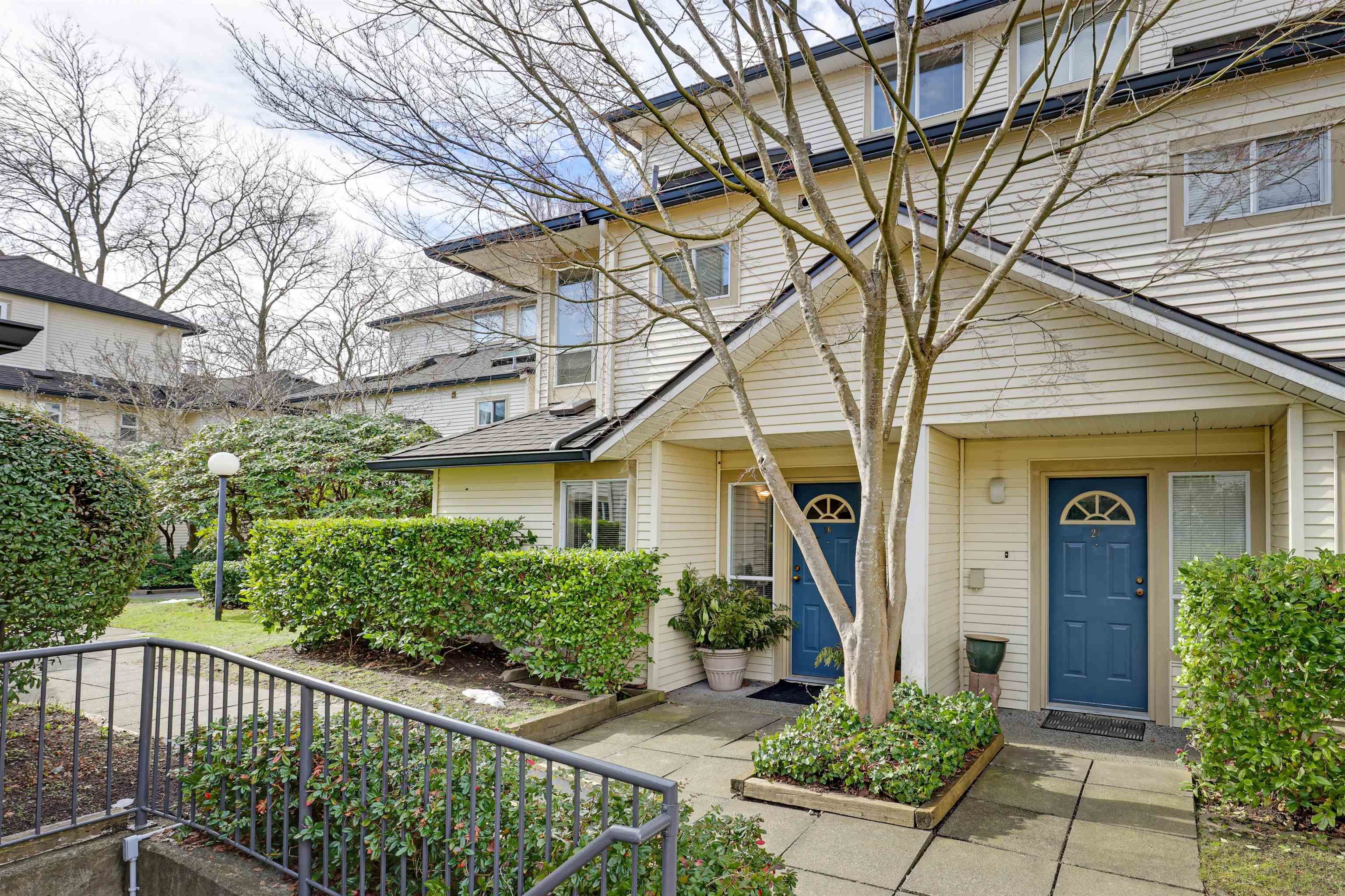 Main Photo: 26 4281 SOPHIA Street in Vancouver: Main Townhouse for sale in "WELTON COURT" (Vancouver East)  : MLS®# R2759278