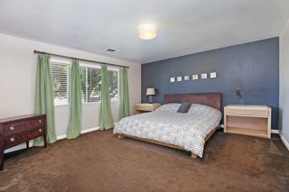Photo 7: OCEANSIDE House for sale : 3 bedrooms : 1675 Avocado
