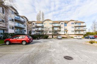 Photo 4: 109 5419 201A Street in Langley: Langley City Condo for sale in "VISTA GARDENS" : MLS®# R2538468